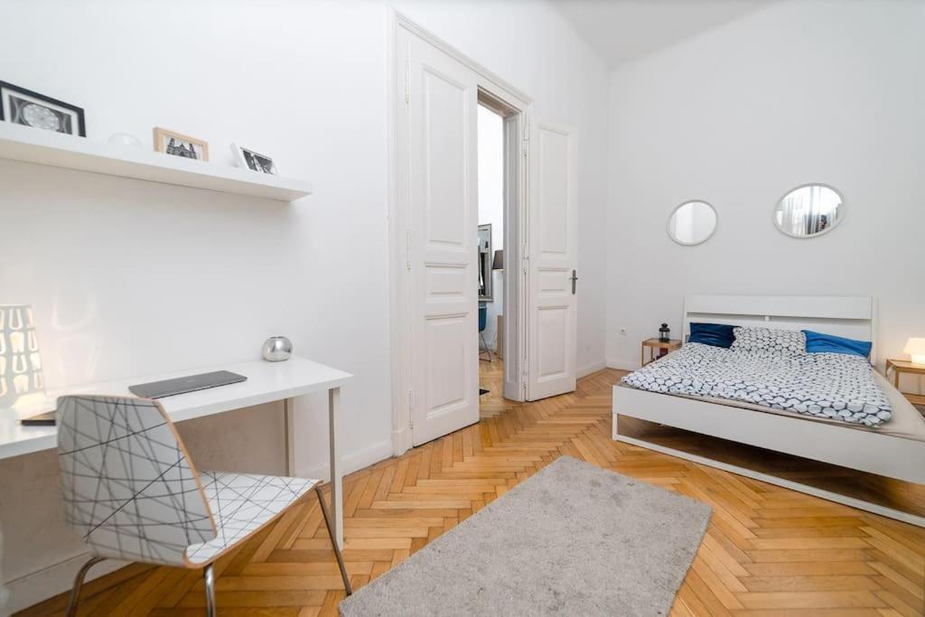 Cityscape Budget Mosonyi Apartment
